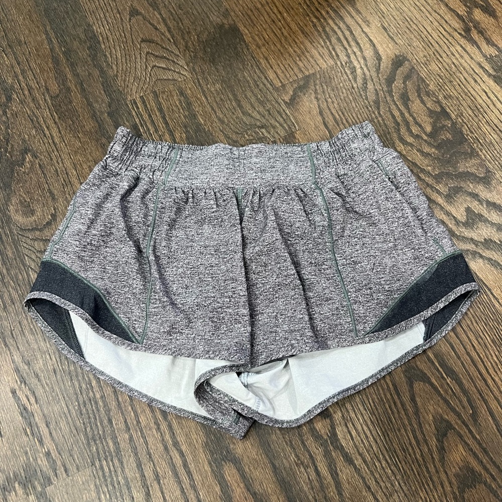 Lululemon hotty hot shorts 2.5”
